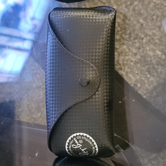 Ray Ban carbon fiber case, have 3 for sale. New condition. - Picture 4 of 5